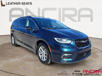 Used 2022 Chrysler Pacifica - photo 1