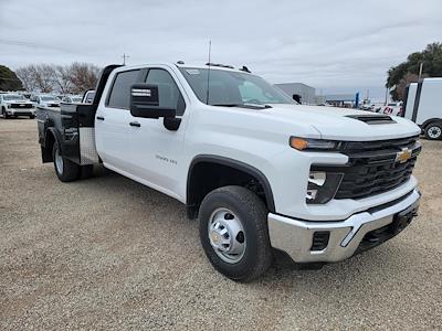 2025 Chevrolet Silverado 3500 Crew Cab 4WD, Knapheide PGTD Gooseneck Flatbed Truck for sale #552104 - photo 1