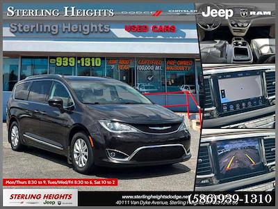 2018 Chrysler Pacifica FWD Minivan for sale #M26013A - photo 1