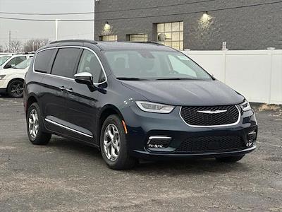 Used 2023 Chrysler Pacifica Limited Minivan for sale #P95178 - photo 1