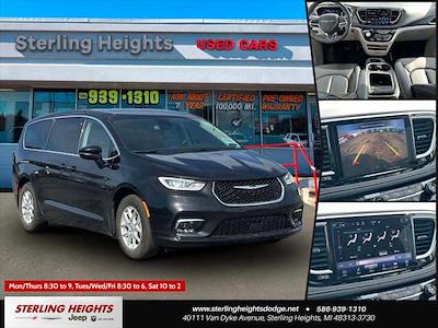 Used 2023 Chrysler Pacifica - photo 1