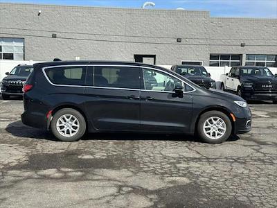 Used 2023 Chrysler Pacifica - photo 1