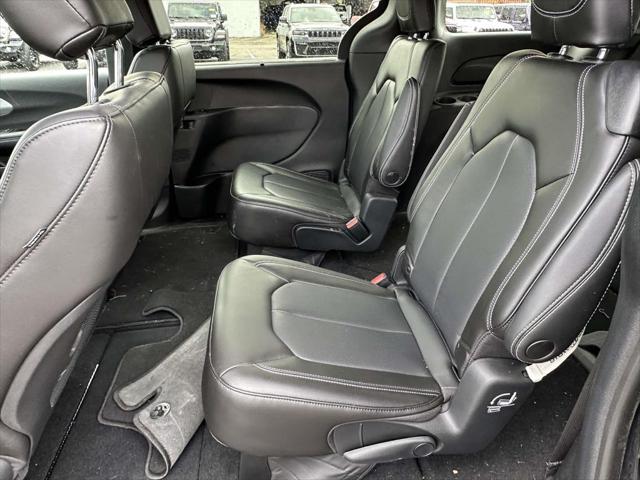 Used 2023 Chrysler Pacifica - photo 14