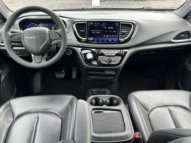 Used 2023 Chrysler Pacifica - photo 16