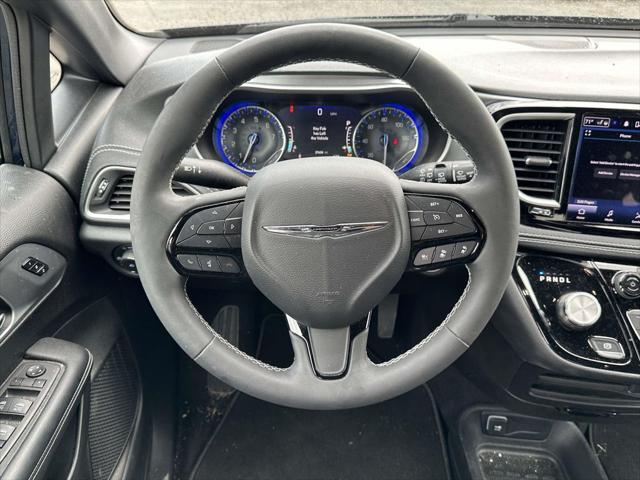 Used 2023 Chrysler Pacifica - photo 17