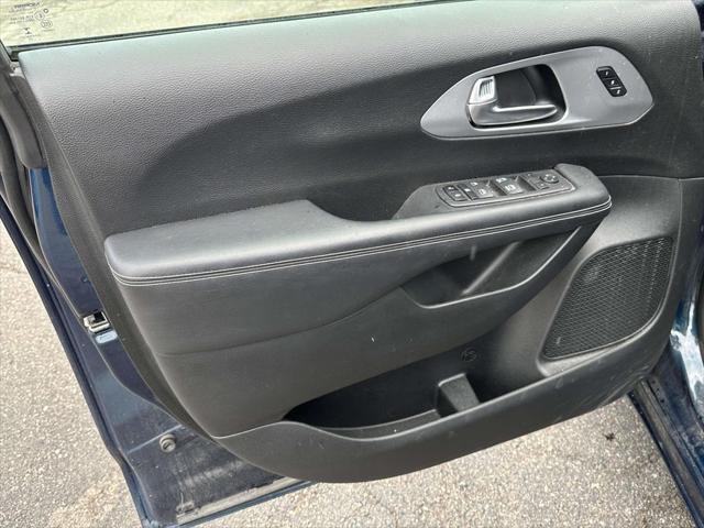 Used 2023 Chrysler Pacifica - photo 18