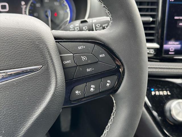 Used 2023 Chrysler Pacifica - photo 25