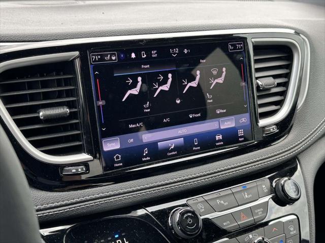 Used 2023 Chrysler Pacifica - photo 28
