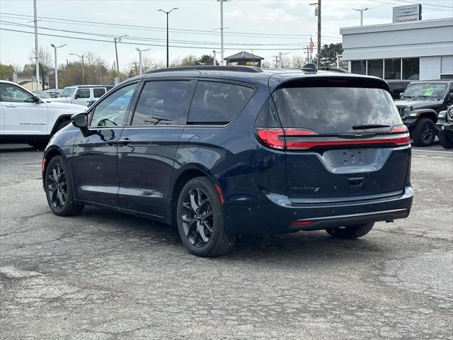 Used 2023 Chrysler Pacifica - photo 8