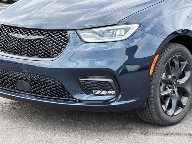 Used 2023 Chrysler Pacifica - photo 10
