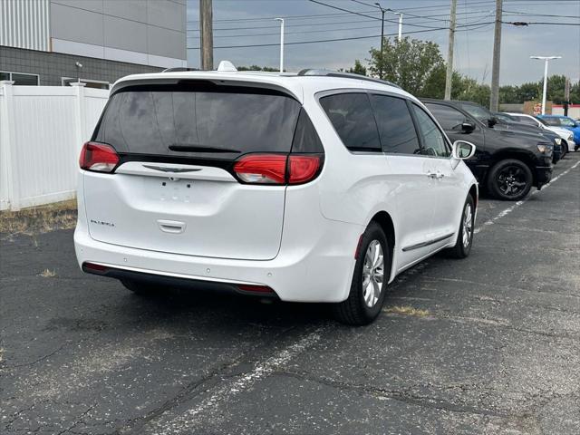 Used 2018 Chrysler Pacifica - photo 2