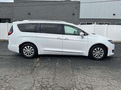 2018 Chrysler Pacifica FWD Minivan for sale #P95574 - photo 2