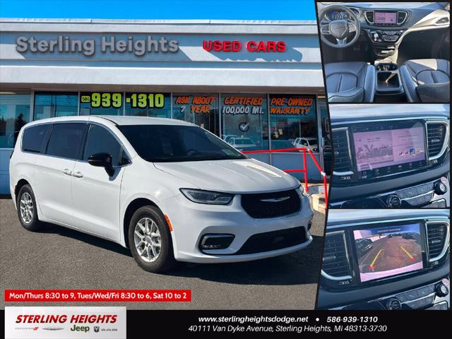 Used 2025 Chrysler Pacifica - photo 1