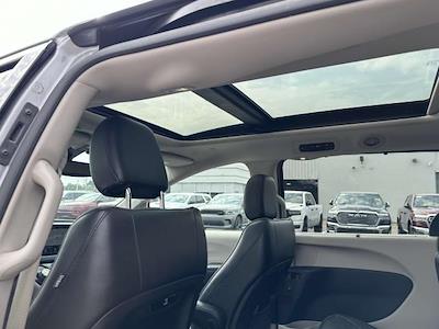 2020 Chrysler Pacifica FWD Minivan for sale #Q25494A - photo 2