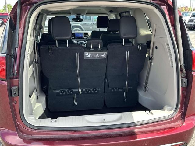 Used 2017 Chrysler Pacifica - photo 12