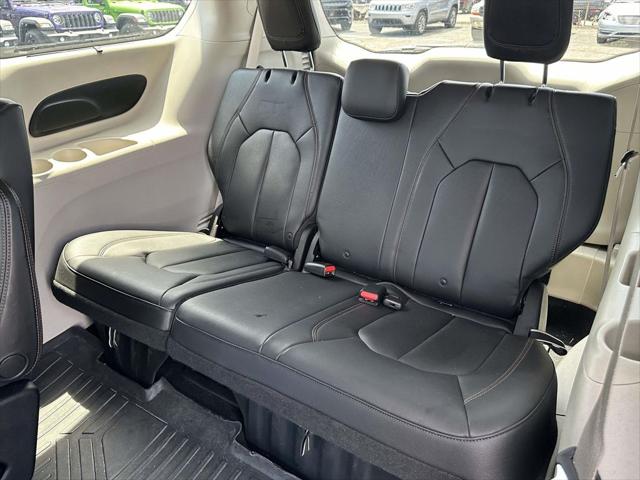 Used 2017 Chrysler Pacifica - photo 13