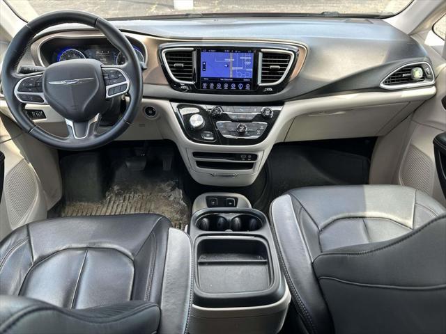 Used 2017 Chrysler Pacifica - photo 15