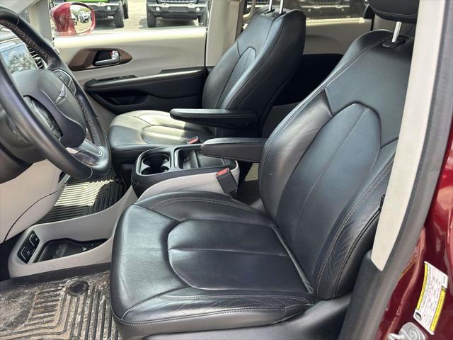 Used 2017 Chrysler Pacifica - photo 18