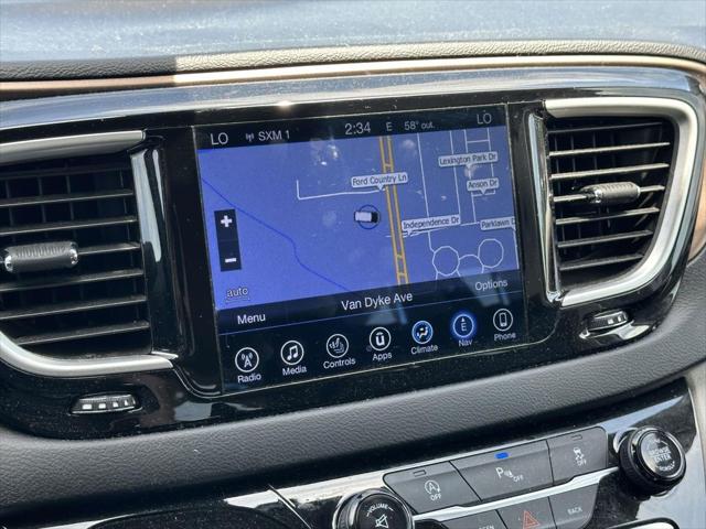 Used 2017 Chrysler Pacifica - photo 24