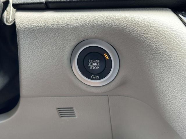 Used 2017 Chrysler Pacifica - photo 31