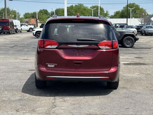 Used 2017 Chrysler Pacifica - photo 7