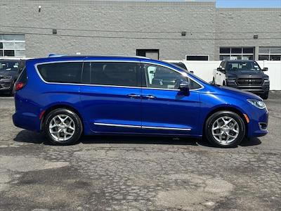 Used 2020 Chrysler Pacifica - photo 1