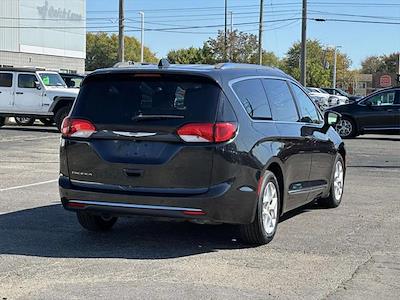 Used 2018 Chrysler Pacifica Touring L Minivan for sale #Z25157A - photo 2