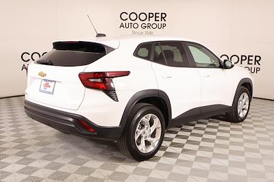 Used 2025 Chevrolet Trax - photo 1