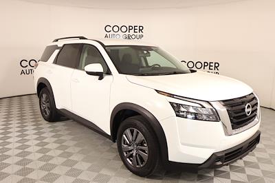 Used 2025 Nissan Pathfinder - photo 1