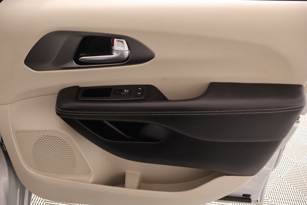 Used 2024 Chrysler Pacifica - photo 19