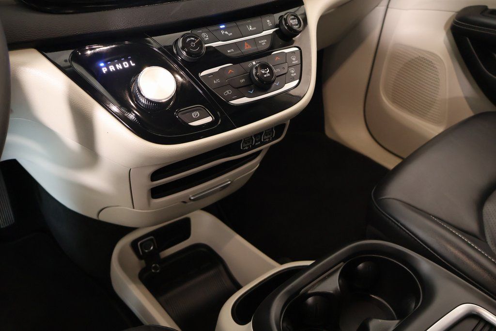 Used 2024 Chrysler Pacifica - photo 10
