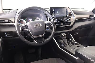 Used 2022 Toyota Highlander - photo 1