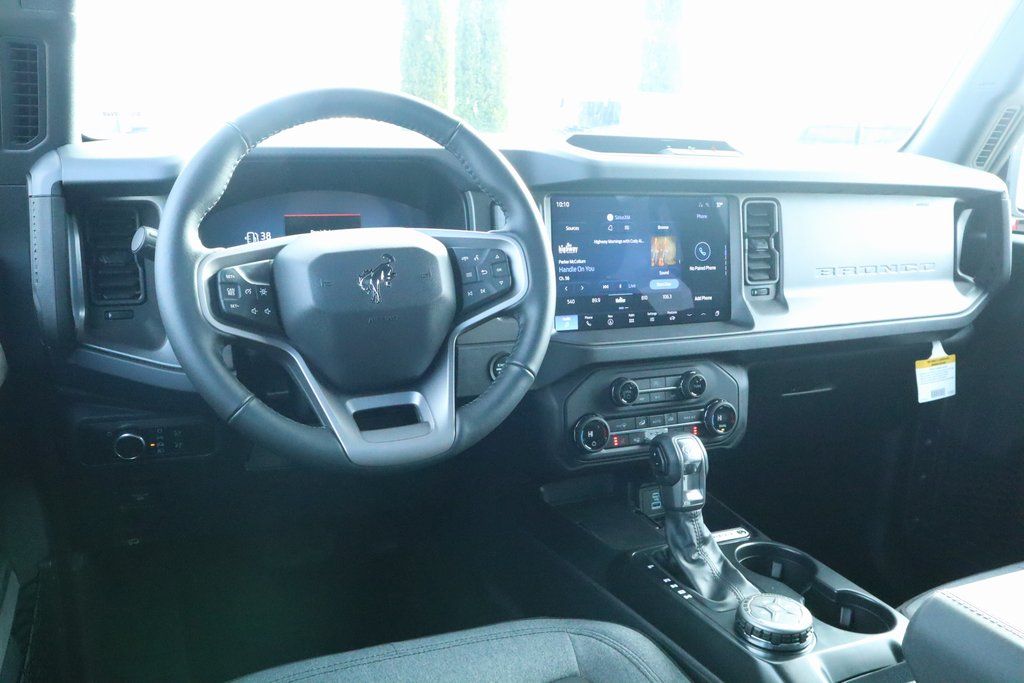 New 2025 Ford Bronco - photo 2
