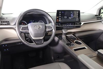 Used 2024 Toyota Sienna - photo 1