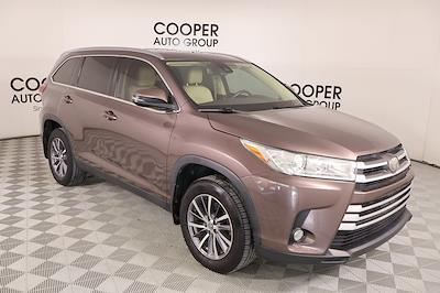 Used 2019 Toyota Highlander - photo 1