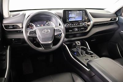 Used 2022 Toyota Highlander - photo 1