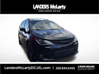 Used 2020 Chrysler Pacifica Touring L Minivan for sale #LR273935 - photo 1