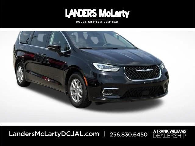 Used 2024 Chrysler Pacifica - photo 1