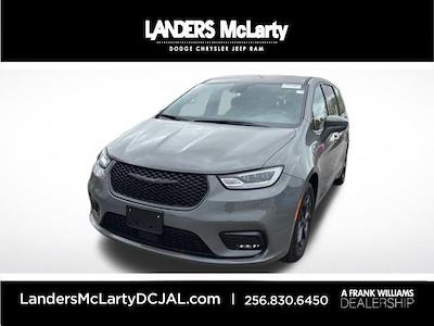 Used 2022 Chrysler Pacifica - photo 1