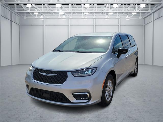 Used 2024 Chrysler Pacifica - photo 1