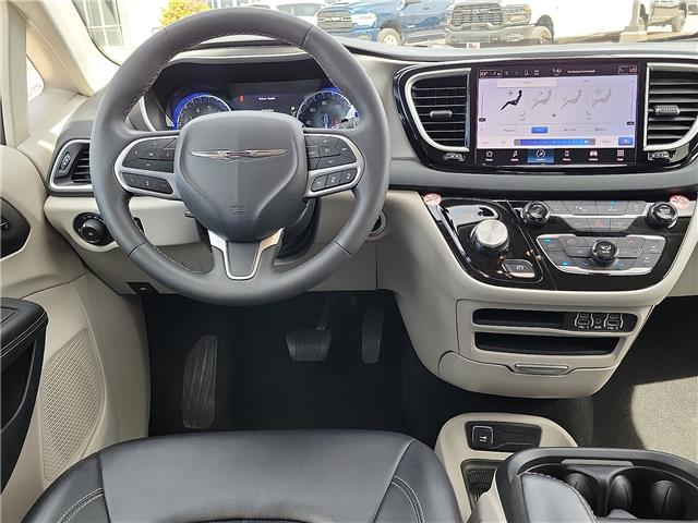 Used 2024 Chrysler Pacifica - photo 12