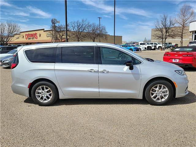 Used 2024 Chrysler Pacifica - photo 7
