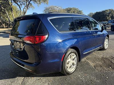 Used 2017 Chrysler Pacifica Touring L Minivan for sale #D19793A - photo 2