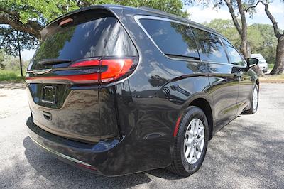 2022 Chrysler Pacifica FWD Minivan for sale #P4468 - photo 2