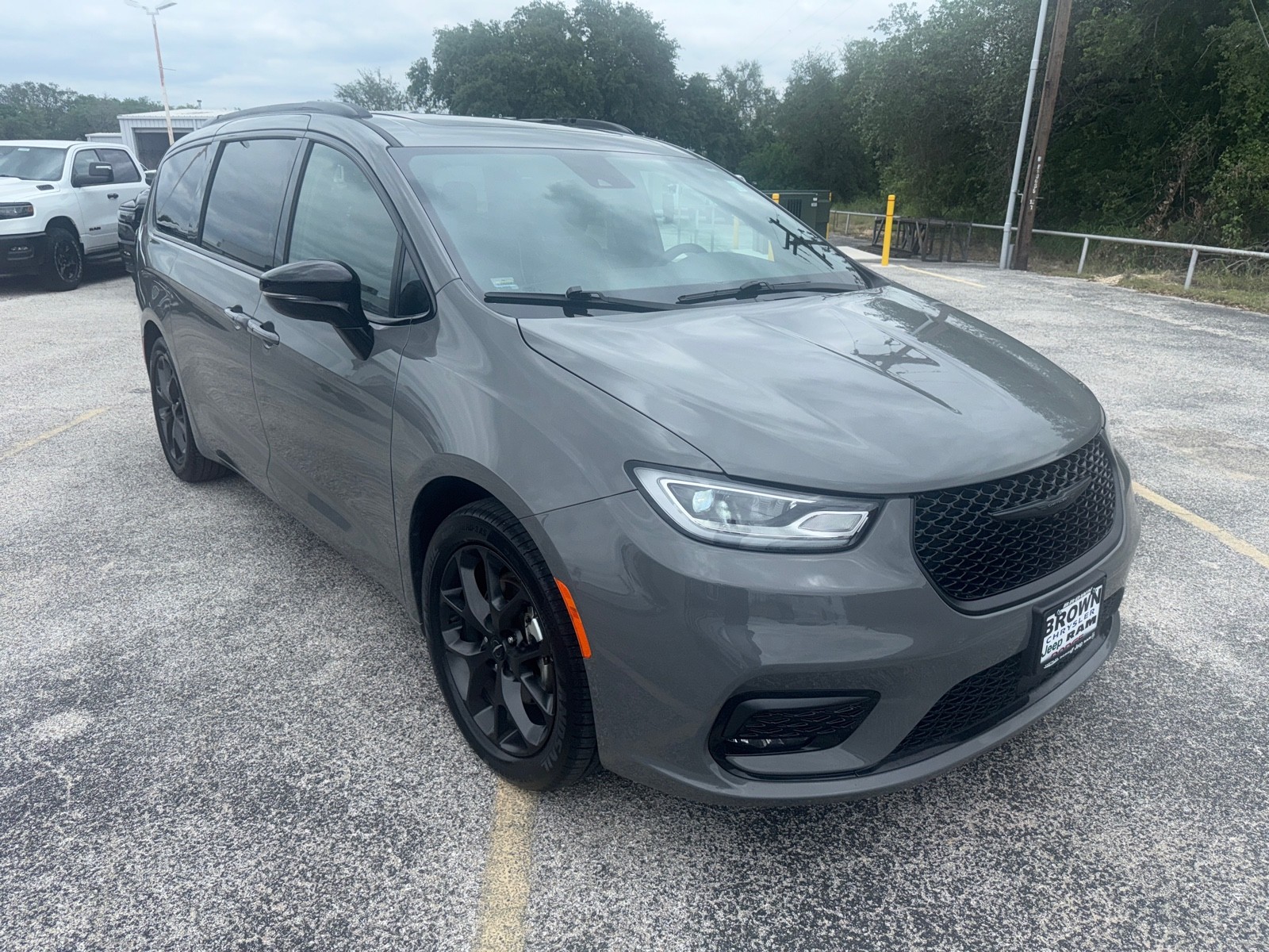 Used 2025 Chrysler Pacifica - photo 1