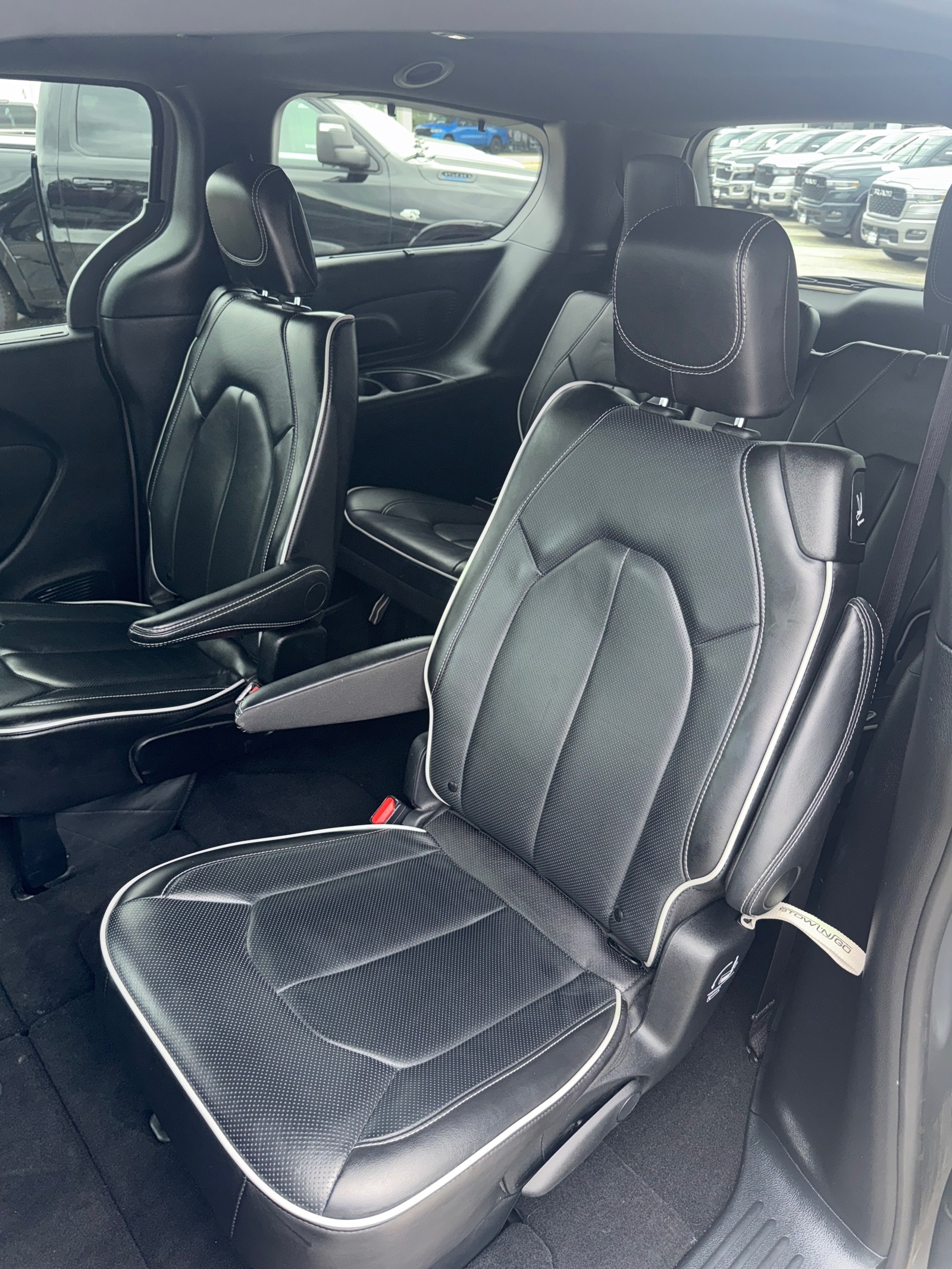 Used 2025 Chrysler Pacifica - photo 12