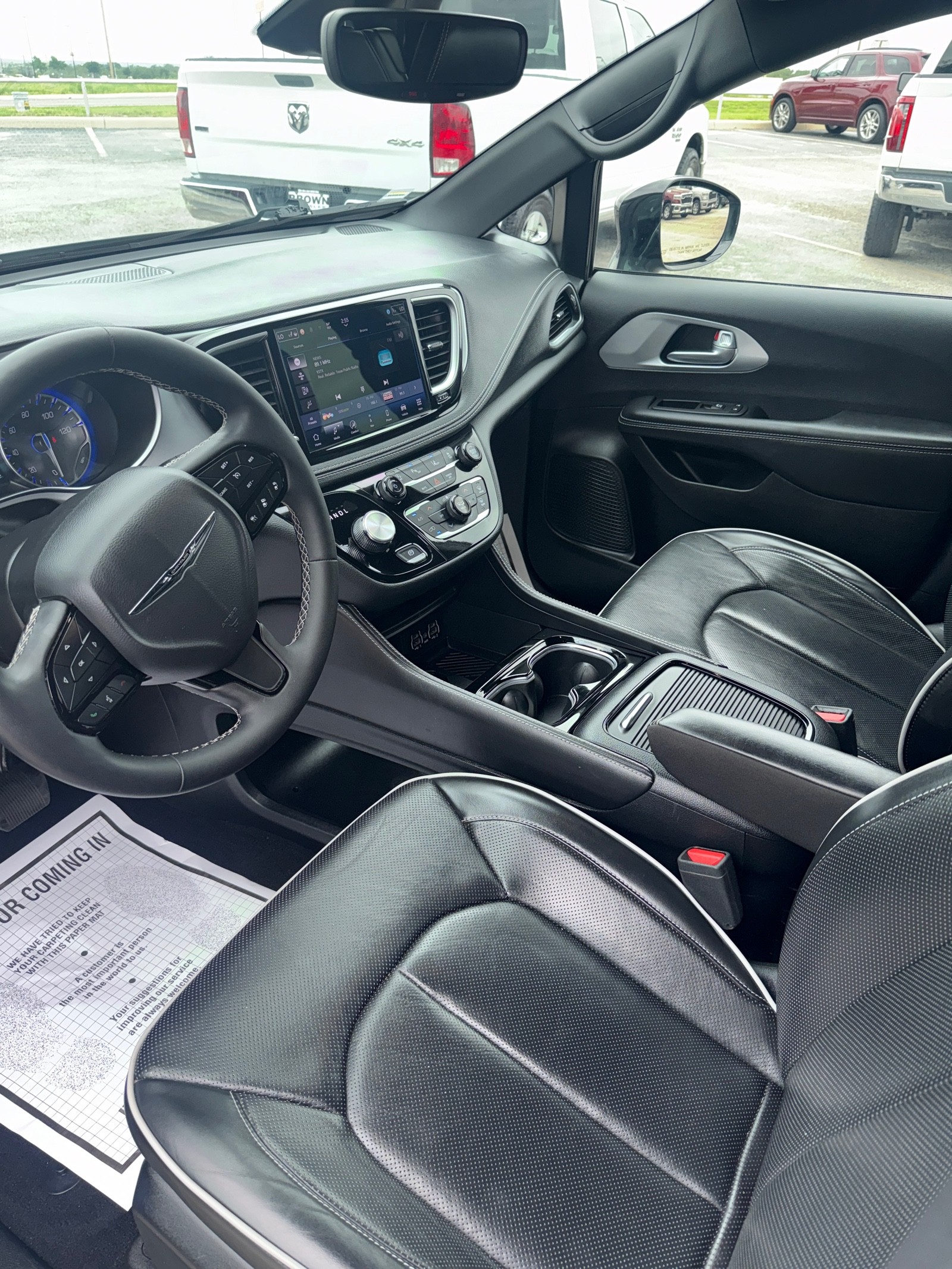 Used 2025 Chrysler Pacifica - photo 13