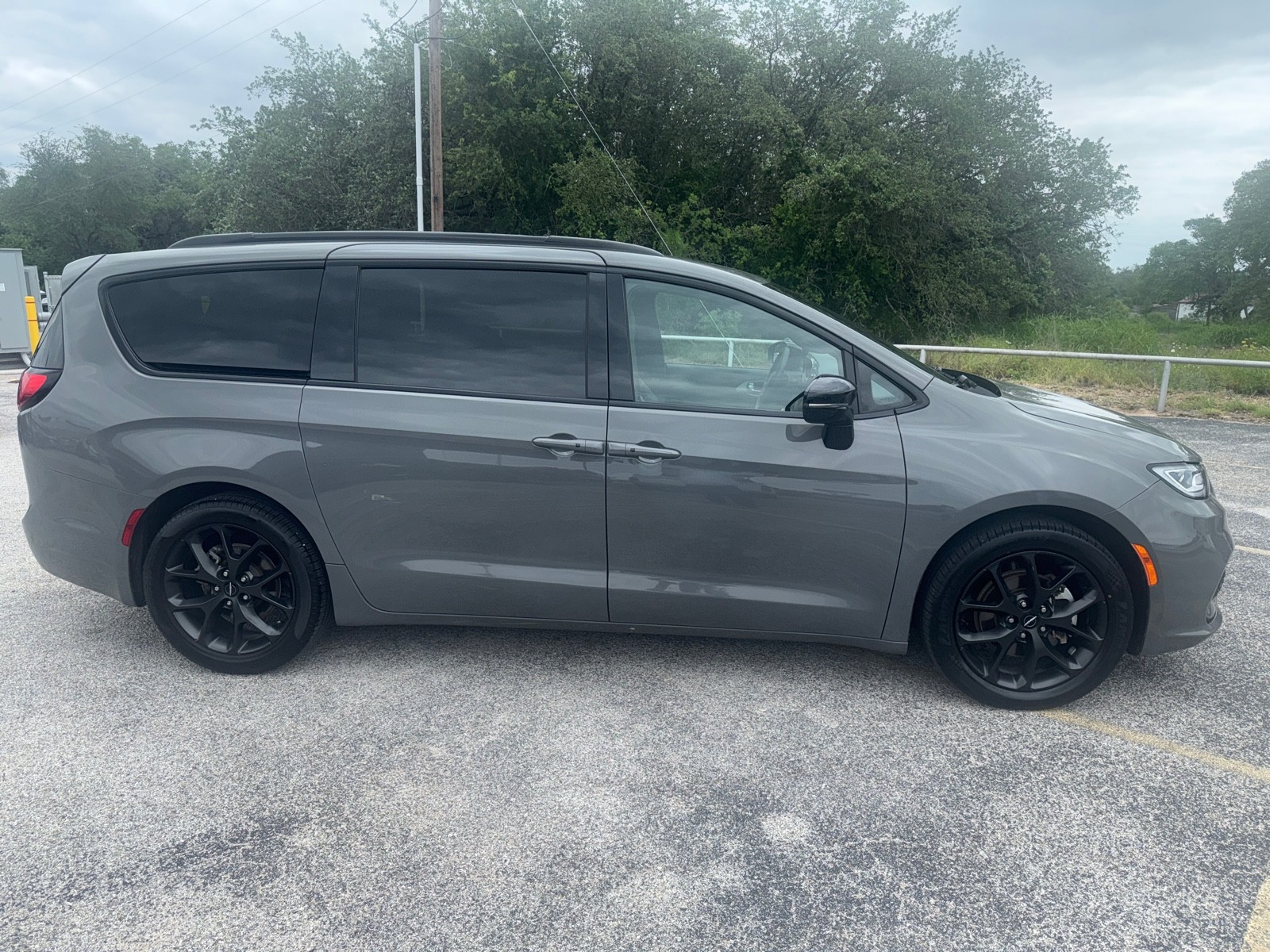 Used 2025 Chrysler Pacifica - photo 7