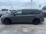 Used 2025 Chrysler Pacifica Limited Minivan thumbnail 2