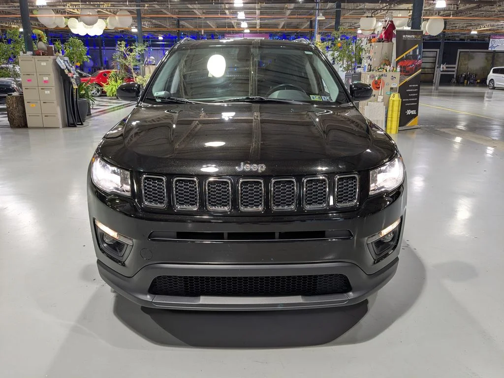 Used 2018 Jeep Compass - photo 2